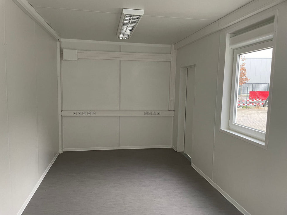 Contenedor oficina. 6,75 × 2,42 M ( R: 2350 )